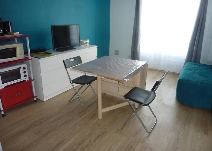 Studio Bord De Mer En Residence Merville Franceville Plage