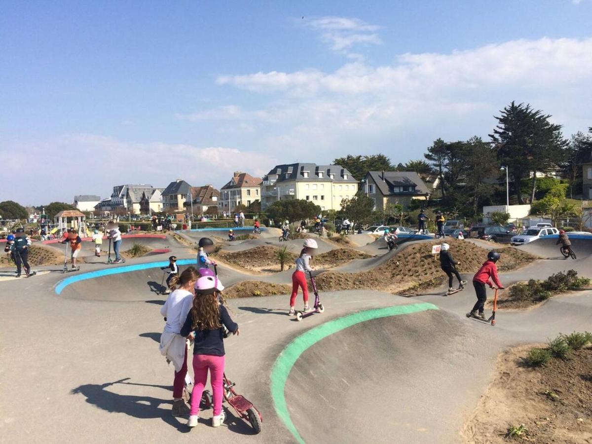 Bord De En Franceville Merville-Franceville-Plage